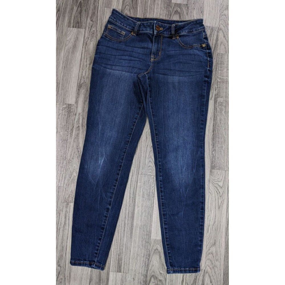 (3/$35) Maurices Size Medium Regular Whiskered Skinny‎ Leg Denim Blue Jeans